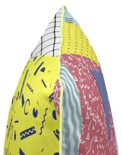 Squiggles Housse De Coussin Décoratif -Literie Magasin c2387c42281149b89fec5909c5f71cc5.cropped 481 692 1030 1308.processed