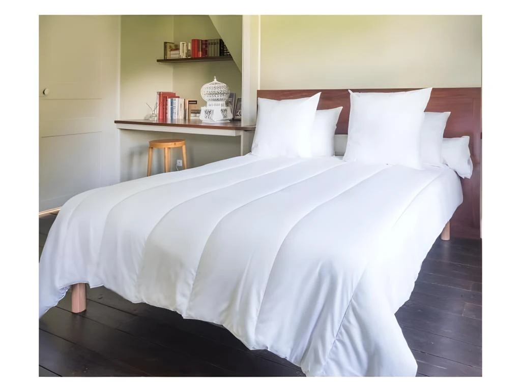 Couette Temperee Microfibre 140x200cm 2 Couette Temperee Microfibre 140x200cm – Image 2