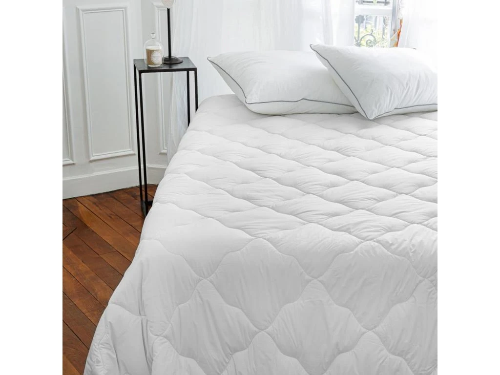 Couette Tempérée 260x240 Cm CELESTE Garnissage Fibre Polyester 350 G/m2 2 Couette Tempérée 260x240 Cm CELESTE Garnissage Fibre Polyester 350 G/m2 – Image 2