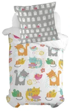 Cat & Mouse Taie D'oreiller -Literie Magasin d447e260277b459ea800d08b488add3b.cropped 390 0 1228 1943.processed