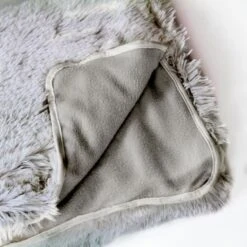 Plaid NEO YOGA Gris Clair 120 X 150 Cm -Literie Magasin plaid neo yoga gris clair 120 x 150 cm 3218111203273 437320